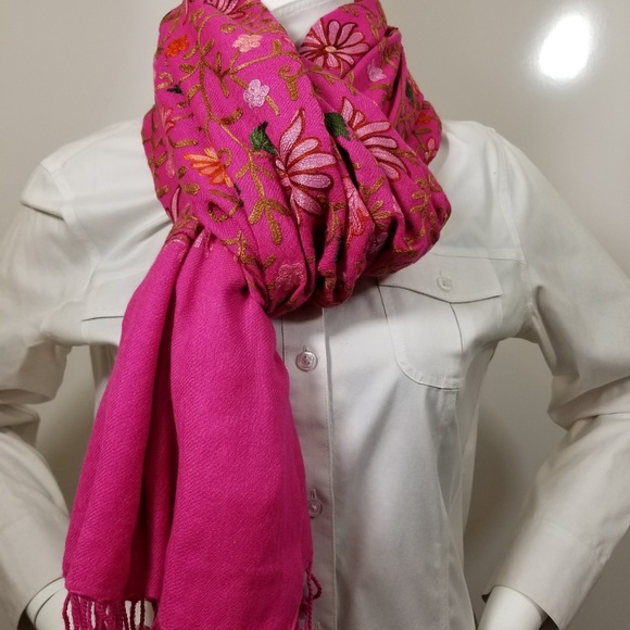 Magenta Embroidered Kashmir 100% Wool Scarf poncho - Picture 4 of 5